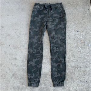 Zanerobe Sureshot Joggers in Camo, size 30.